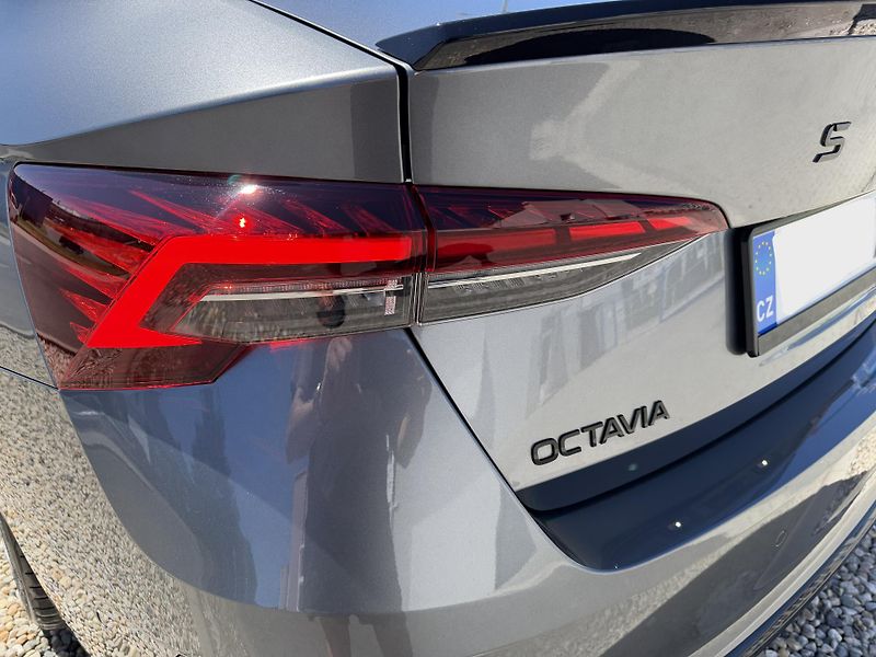 Škoda Octavia IV RS 2,0 TSi/195kW-REZERVACE - fotka 82 z 98