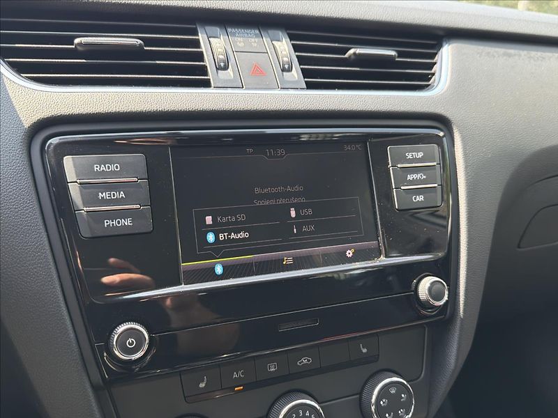 Škoda Octavia 1,6 TDi 85 Kw Ambition ČR DPH - fotka 21 z 30