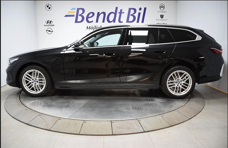BMW Řada 5 530e xDrive Touring Tažné - fotka 4 z 19