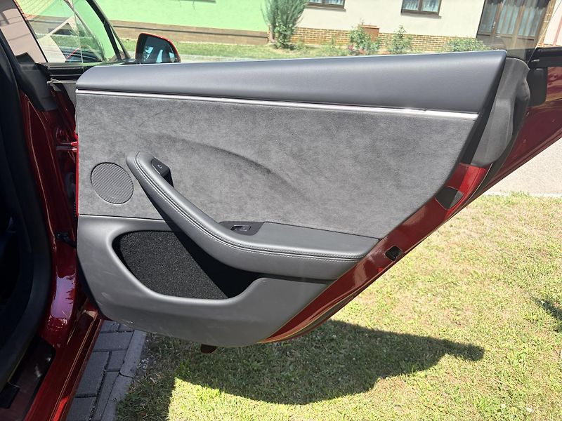 Tesla Model 3 LONG RANGE DUAL MOTOR - fotka 41 z 45