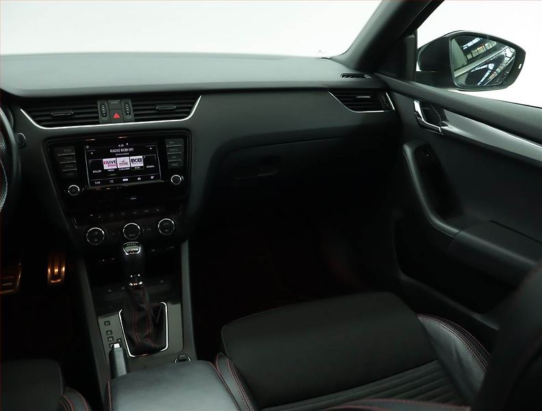 Škoda Octavia (2016) RS 2.0 TSI, Automat, Kůže - fotka 8 z 16