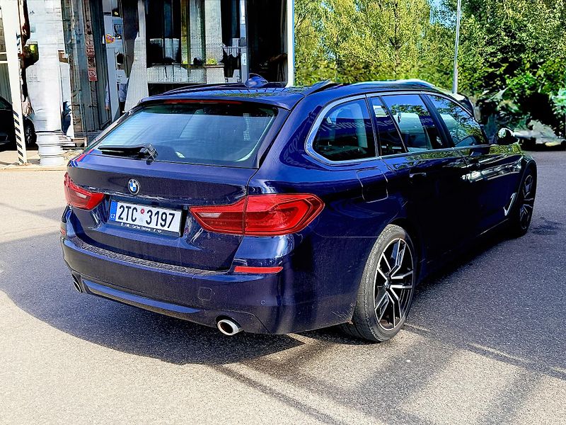BMW Řada 5 (2017) G31, krásný stav - fotka 6 z 26
