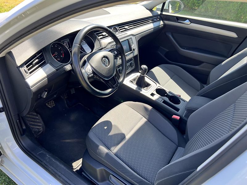 Volkswagen Passat 1.4TSI 92KW,NAVI,LED,ALU - fotka 11 z 44