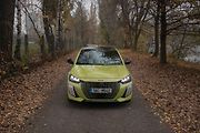 V silnějším 130koňovém hybridu spolupracuje benzinový tříválec 1.2 l a elektromotor zabudovaný do šestistupňové dvouspojkové převodovky