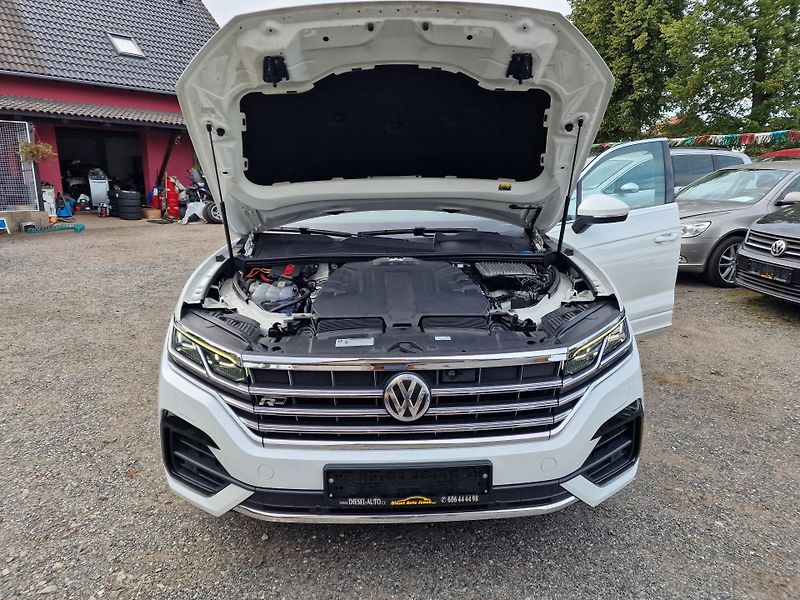 Volkswagen Touareg 3,0TDI 210KW R-LINE - fotka 20 z 20