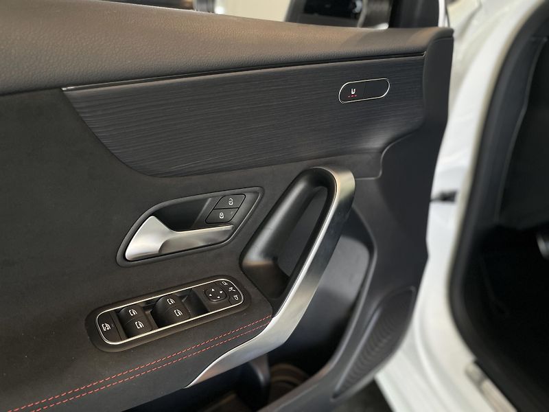 Mercedes-Benz Třídy A 180 AMG - fotka 15 z 28