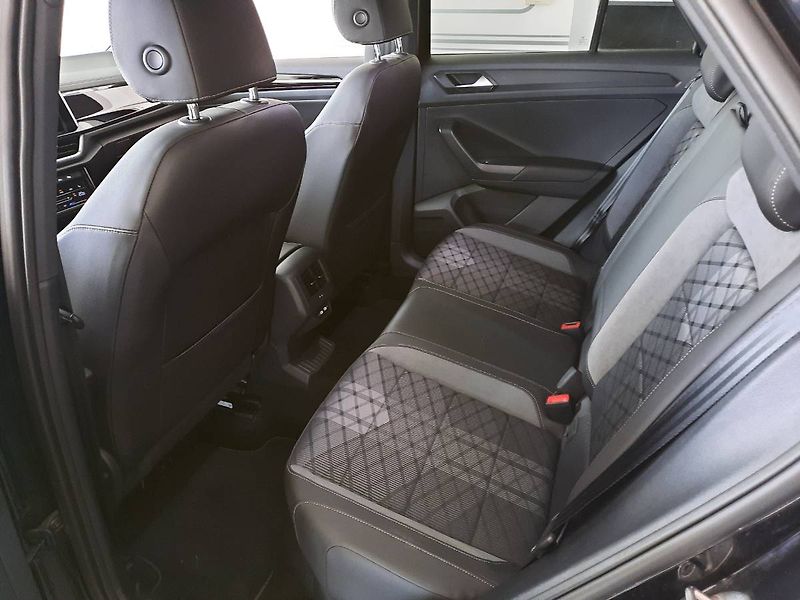 Volkswagen T-Roc (2022) R-Line 2.0 TSI 4Motion (140kW/ - fotka 8 z 27