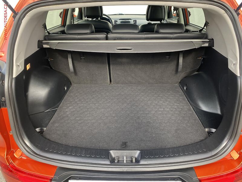 Kia Sportage (2011) 2.0 GDi, Spirit, AT, xenon - fotka 7 z 16