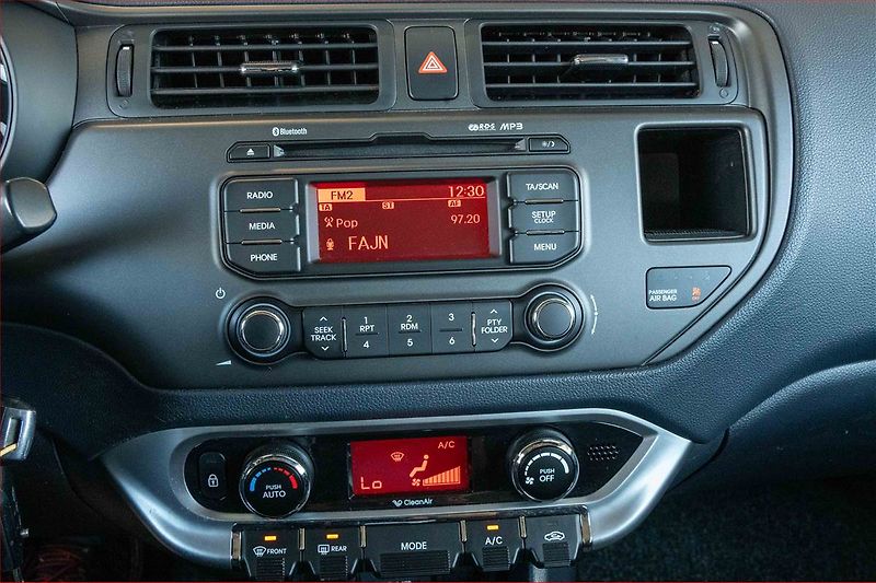Kia Rio (2013) 1.25 CVVT, Serv.kniha - fotka 12 z 16