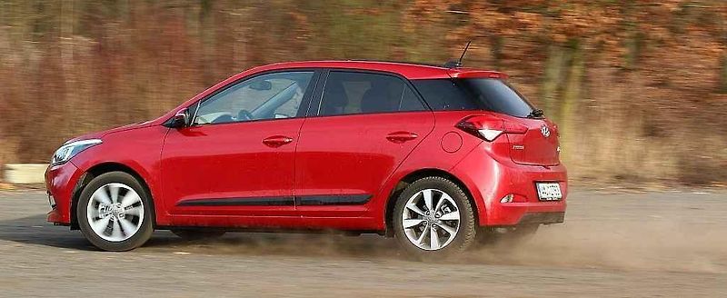 Škoda Fabia a Hyundai i20 (zleva).