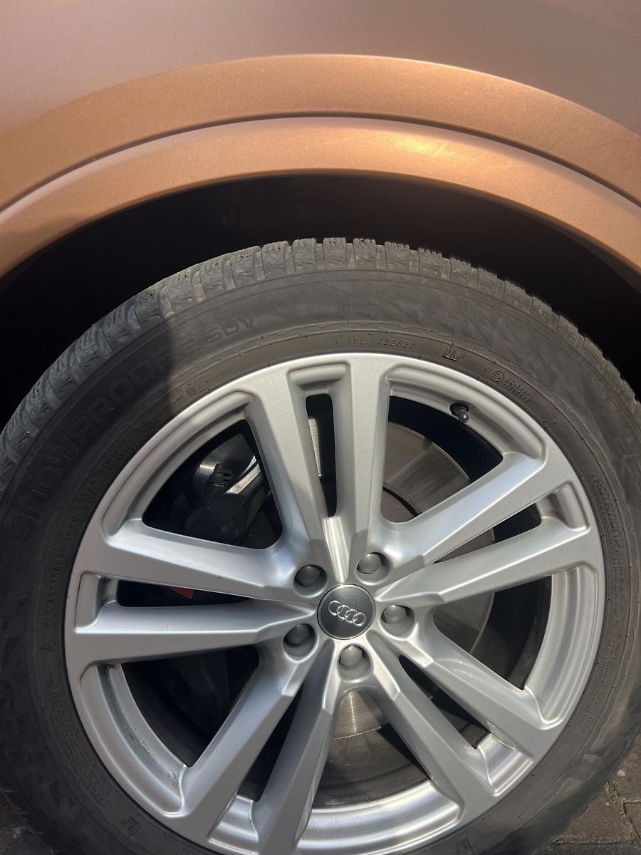 Audi SQ7 Max.výbava,zim.kola na discích