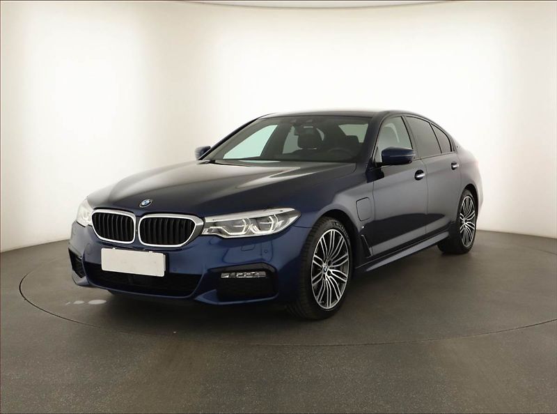 BMW Řada 5 (2018) 530e iPerformance - fotka 2 z 20