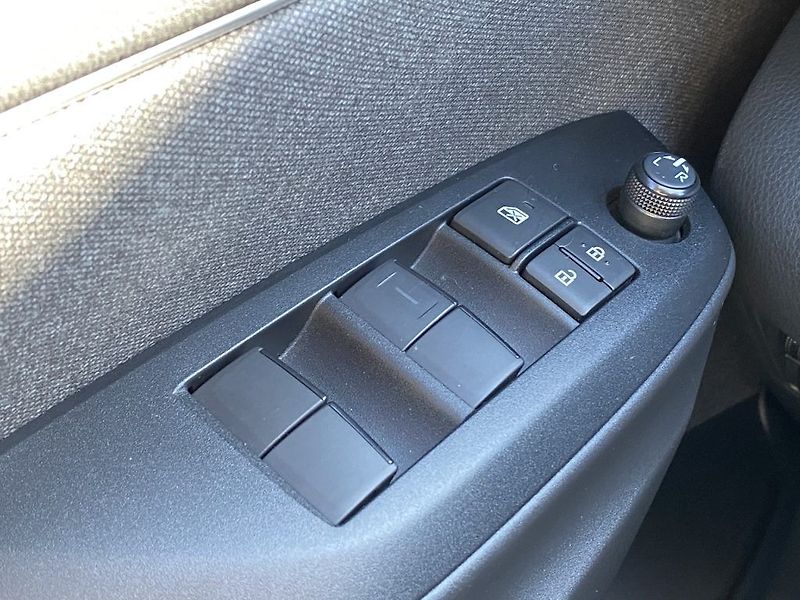 Toyota Yaris 1.5HSD, ČR-1m, Style Tech - fotka 26 z 30