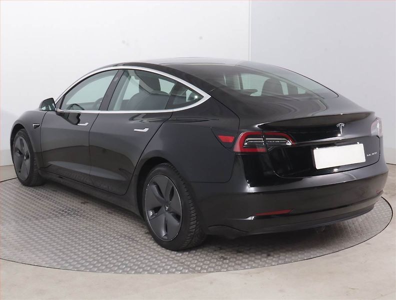 Tesla Model 3 (2019) Long Range 4WD 78kWh - fotka 4 z 21