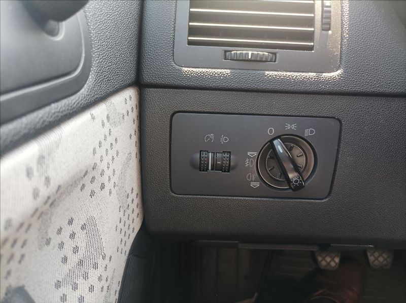 Škoda Fabia 1,2 Elegance - fotka 11 z 16