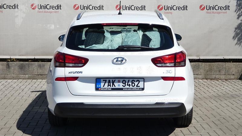 Hyundai i30 Kombi 1.6 CRDi Tricolor - fotka 4 z 22