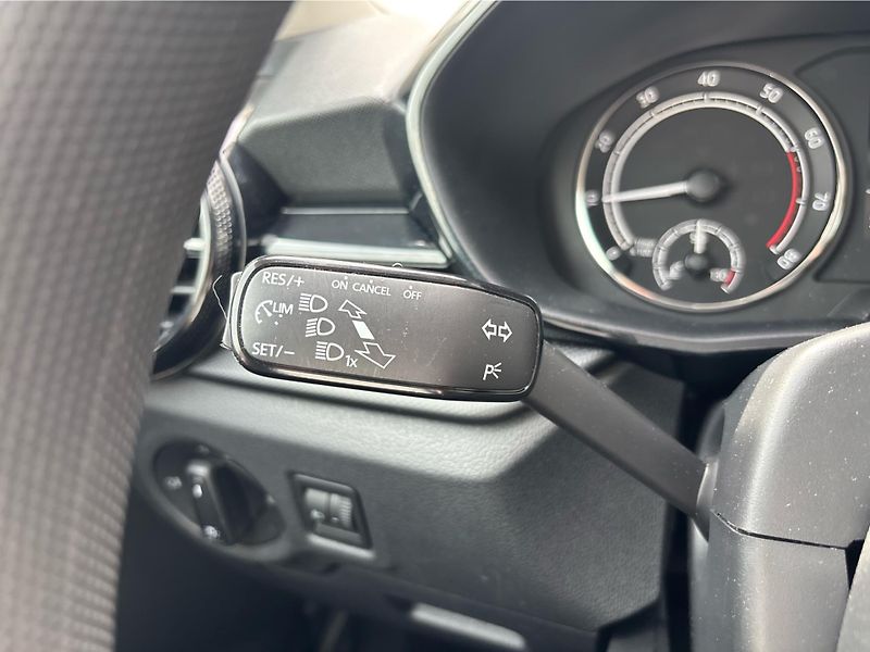 Škoda Fabia 1,0 MPI 48 kW ACTIVE - fotka 19 z 26