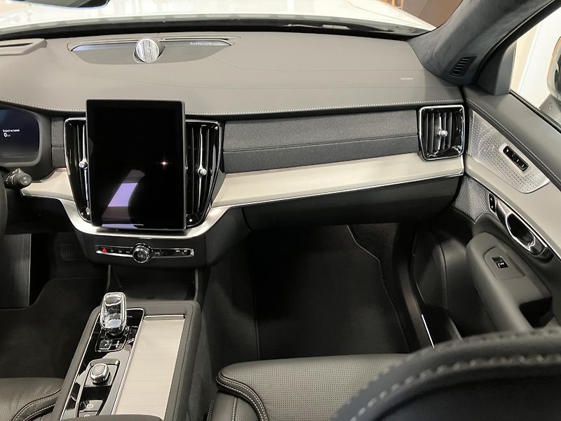 Volvo XC90 T8 eAWD Ultra BE - REZERVACE - fotka 20 z 43