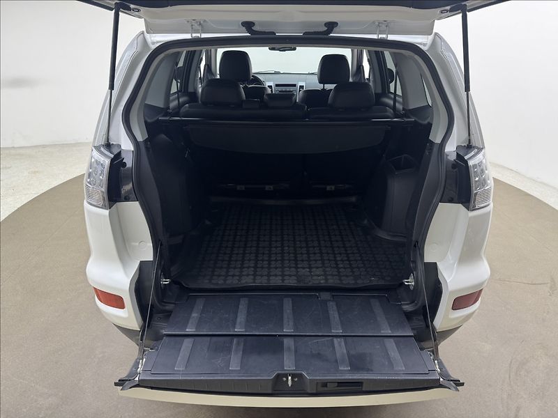 Mitsubishi Outlander 2,2 4WD AUTOMAT VÝHŘEV KAMERA - fotka 34 z 34