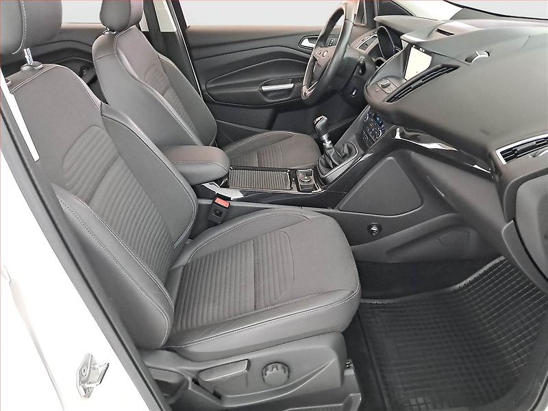Ford Kuga (2017) Titanium 1.5 EcoBoost, ČR - fotka 9 z 20