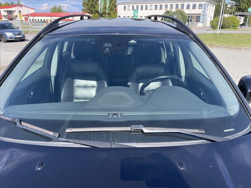 Volvo XC70 2,4 D5 Geartronic Momentum AWD - fotka 26 z 35