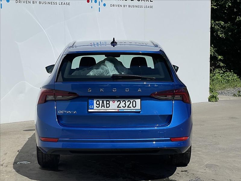 Škoda Octavia 2,0 TDI DSG Combi Style Plus - fotka 22 z 22