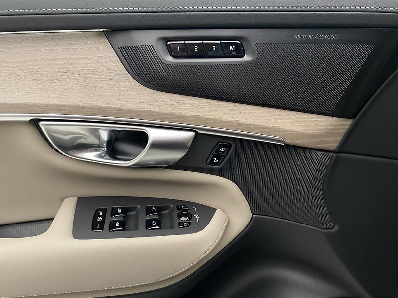 Volvo XC90 (2026) B5 AWD AUT BRIGHT PLUS 7míst - fotka 23 z 63