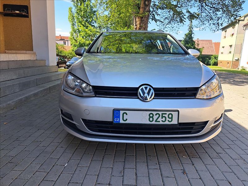 Volkswagen Golf 1,6 TDI Variant - fotka 16 z 45