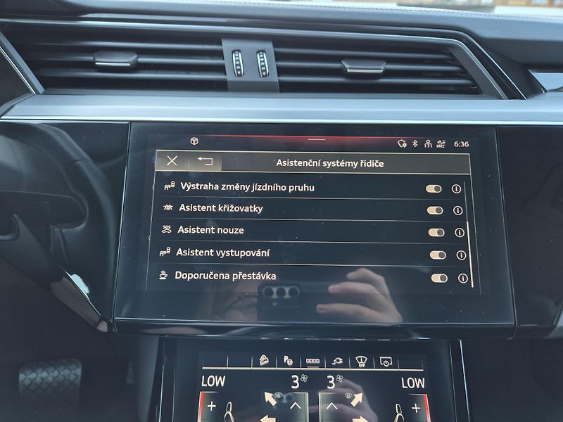 Audi e-tron SPORTBACK 300kw SOH 97,2% - fotka 25 z 45