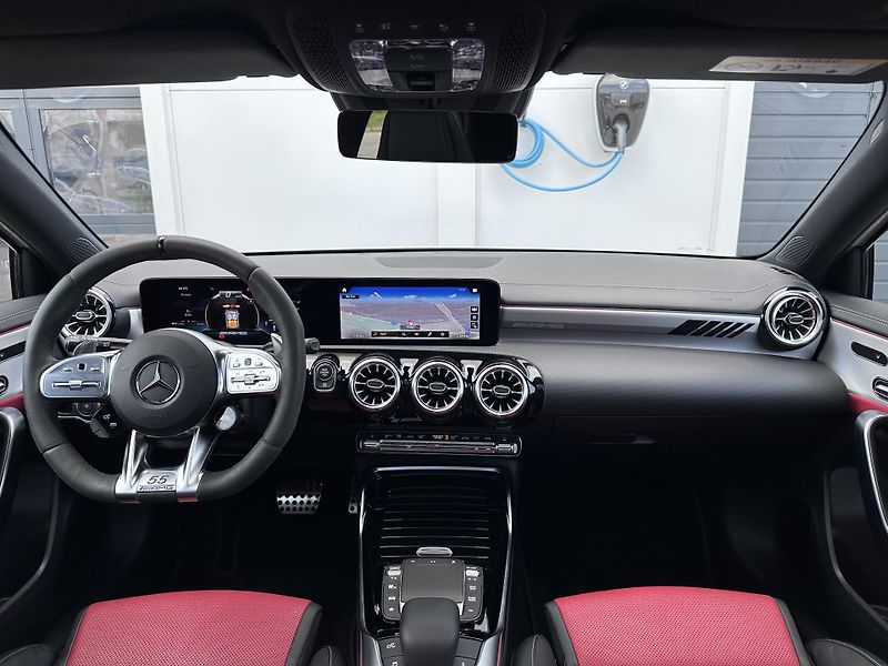 Mercedes-Benz Třídy A 35 AMG 4M EDITION 55 - fotka 6 z 29