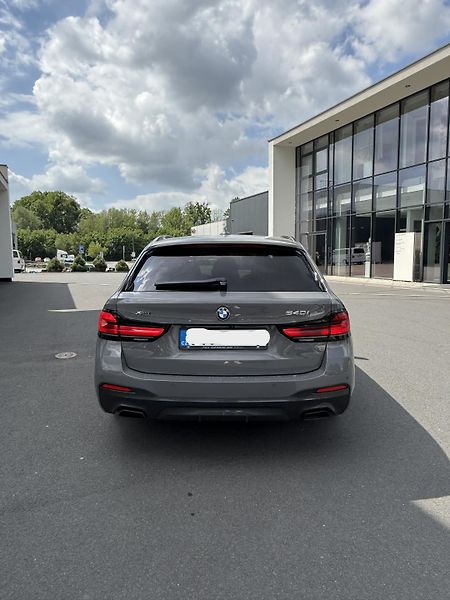 BMW Řada 5 (2022) BMW 540i xDrive Touring Mpaket - fotka 7 z 19