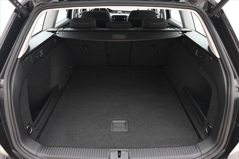 Volkswagen Passat 2,0 TDI 110kW DSG Business Zár - fotka 10 z 32