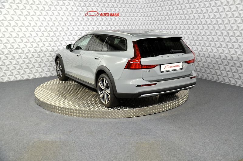 Volvo V60 (2024) CC B5 Ultimate AWD AT - fotka 7 z 25