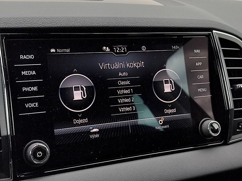 Škoda Karoq (2023) Style Plus 2,0 Tdi 110 Kw 4x4 - fotka 13 z 36
