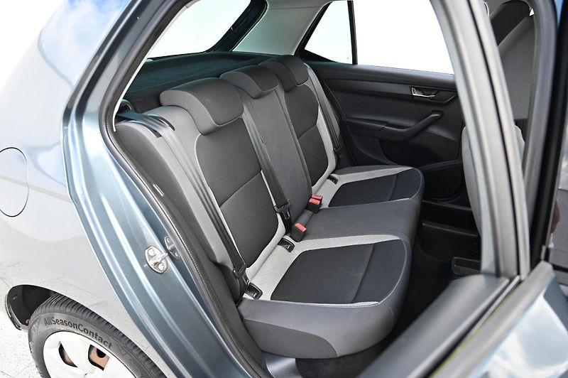 Škoda Fabia 1.2TSI 81KW DSG Rezervace 5/16 - fotka 30 z 49