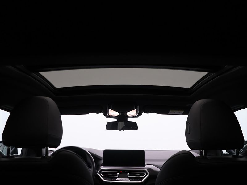 BMW X4 2,0 20i xD 135kW M-Paket Laser - fotka 11 z 41