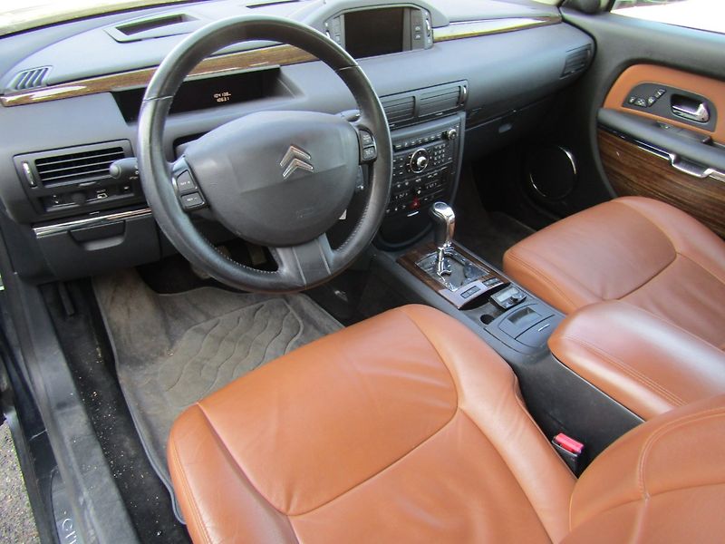 Citroën C6 (2008) 2.7 TDI AUTOMAT 1.MAJITEL - fotka 13 z 38