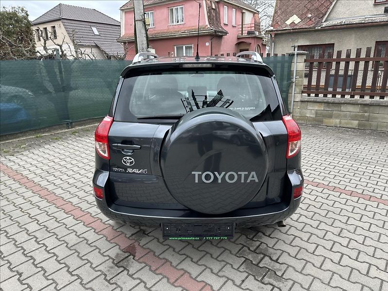 Toyota RAV4 2,2 D-4D BEZ KOROZE PO SERVISE - fotka 4 z 21