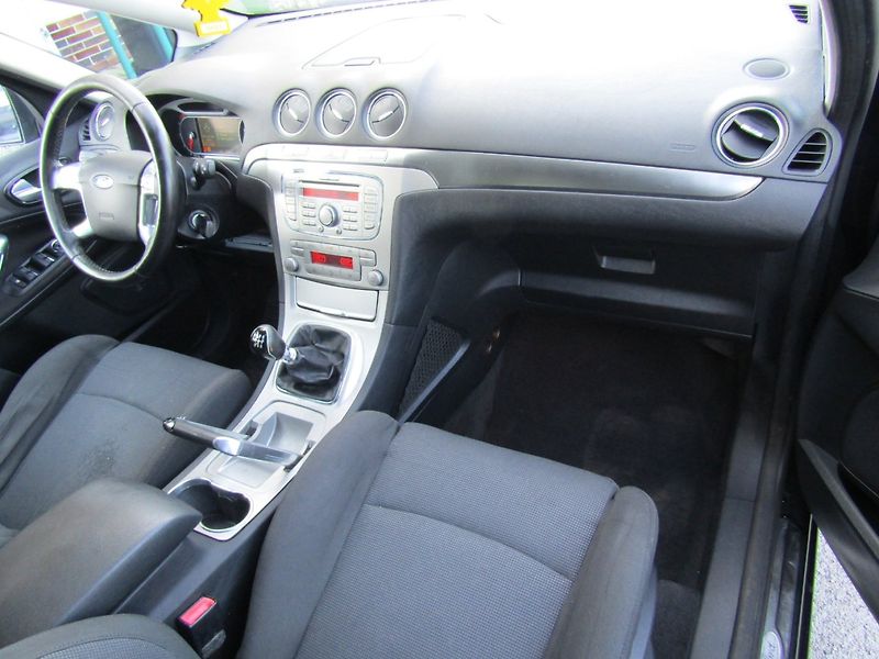 Ford S-MAX (2008) 1.8 TDCi 92kW  7 MÍST - fotka 13 z 35