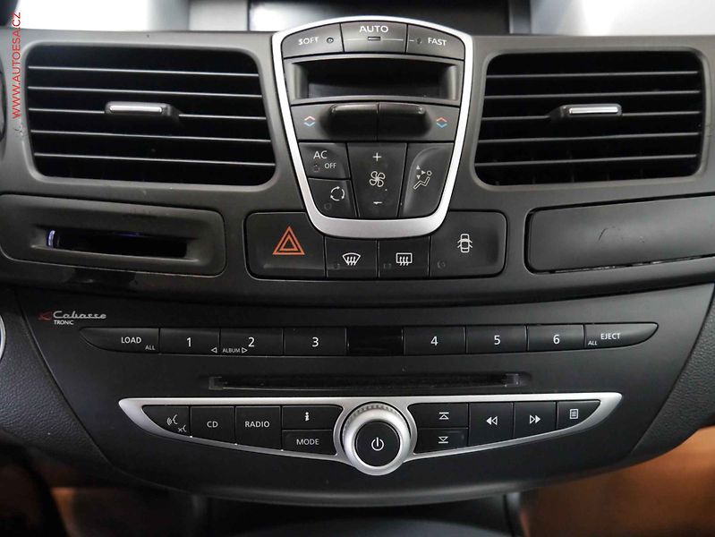 Renault Laguna (2008) 2.0 dCi, ČR, STK5/28 - fotka 16 z 21