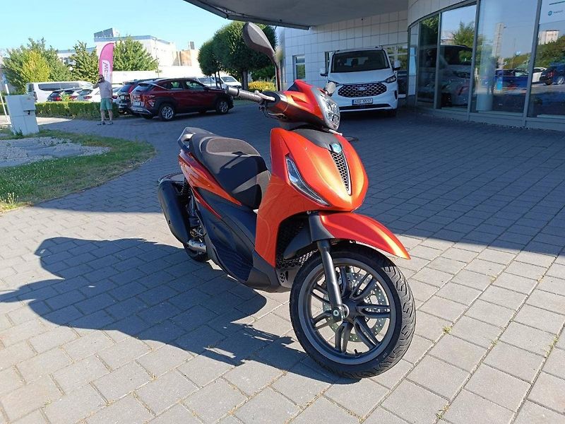 Piaggio Beverly 300 S (2024) Arancio Sunset E5 (sleva 10.00 - fotografie inzerátu