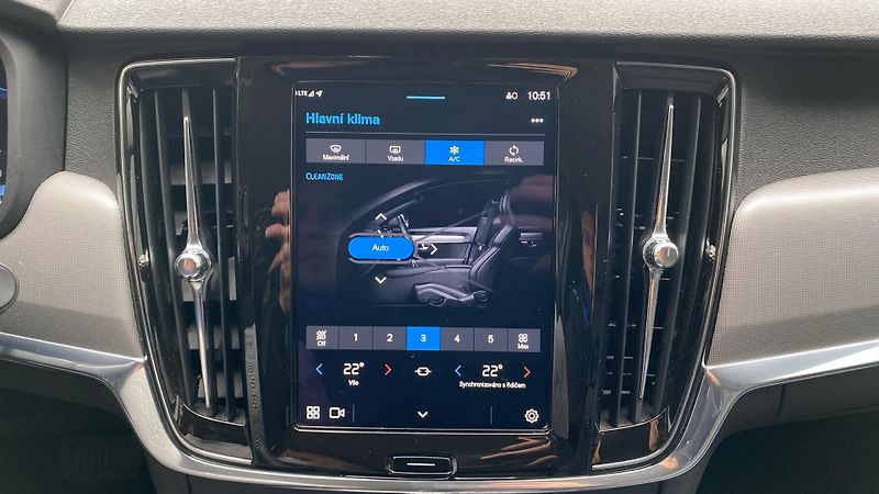 Volvo V90 MOMENTUM PRO, B4 FWD, 145+10 k - fotka 17 z 28