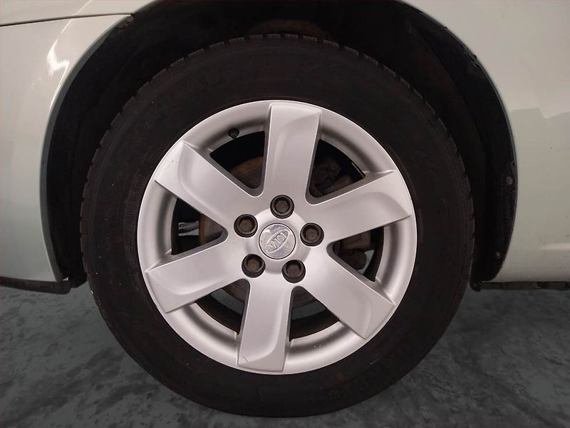 Kia Carens (2008) 2.0 16V, Serv.kniha, po STK - fotka 15 z 17