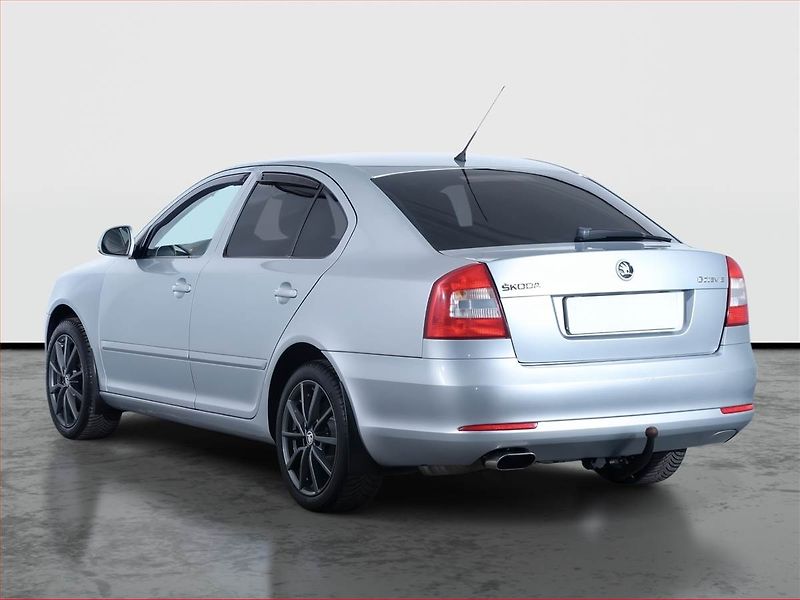 Škoda Octavia (2009) 1.6, Navi, Tempomat - fotka 4 z 17