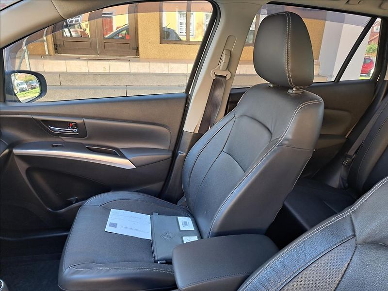 Suzuki SX4 S-Cross 1,6 DDiS - fotka 25 z 58
