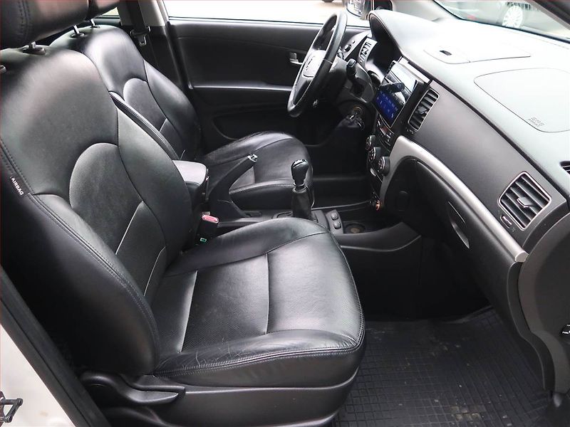 SsangYong Korando (2011) 2.0 e-XDi, 4X4, Navi - fotka 9 z 17