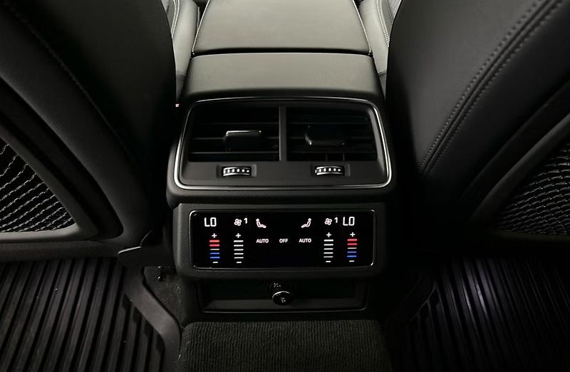 Audi A6 Avant 55 e TFSI Q S-Line Matrix Taž  - fotka 23 z 29