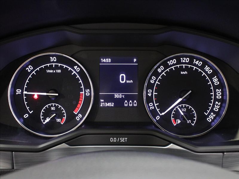 Škoda Superb 2,0 TDI DSG LED 1.majitel - fotka 22 z 37
