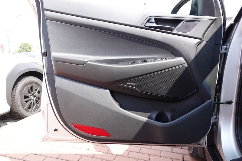 Hyundai Tucson 1,6GDi 130kW A/T 4x4 N-Line, P - fotka 8 z 35