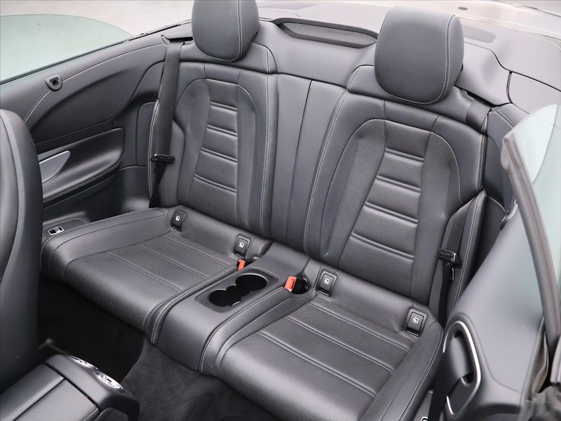 Mercedes-Benz Třídy E 3,0 53 320kW AMG 4Matic+ DPH - fotka 27 z 53